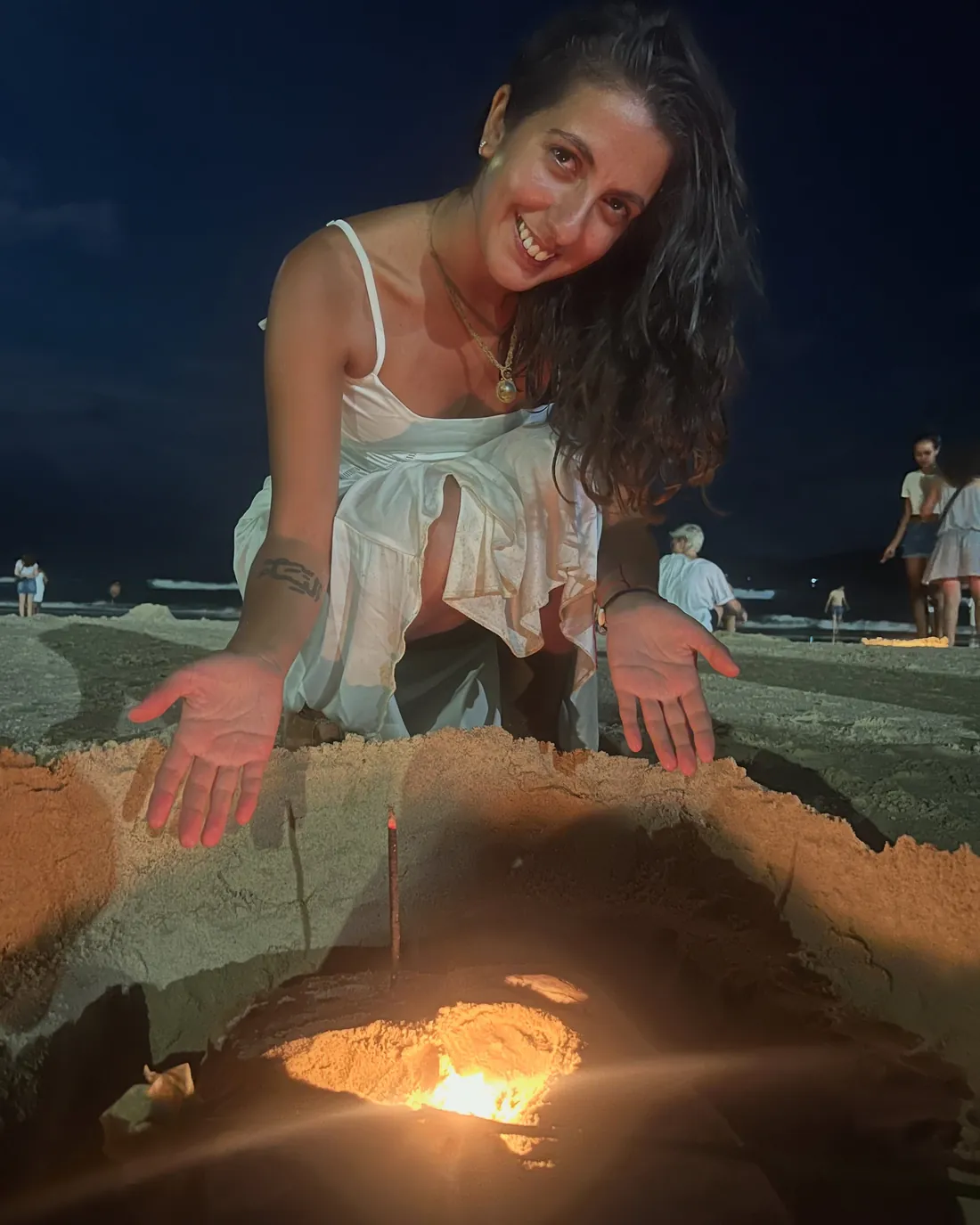 Ritual nocturno en la playa